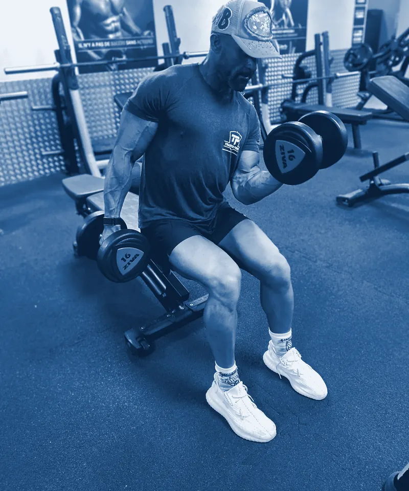 Emmanuel Gutierrez en séance de musculation